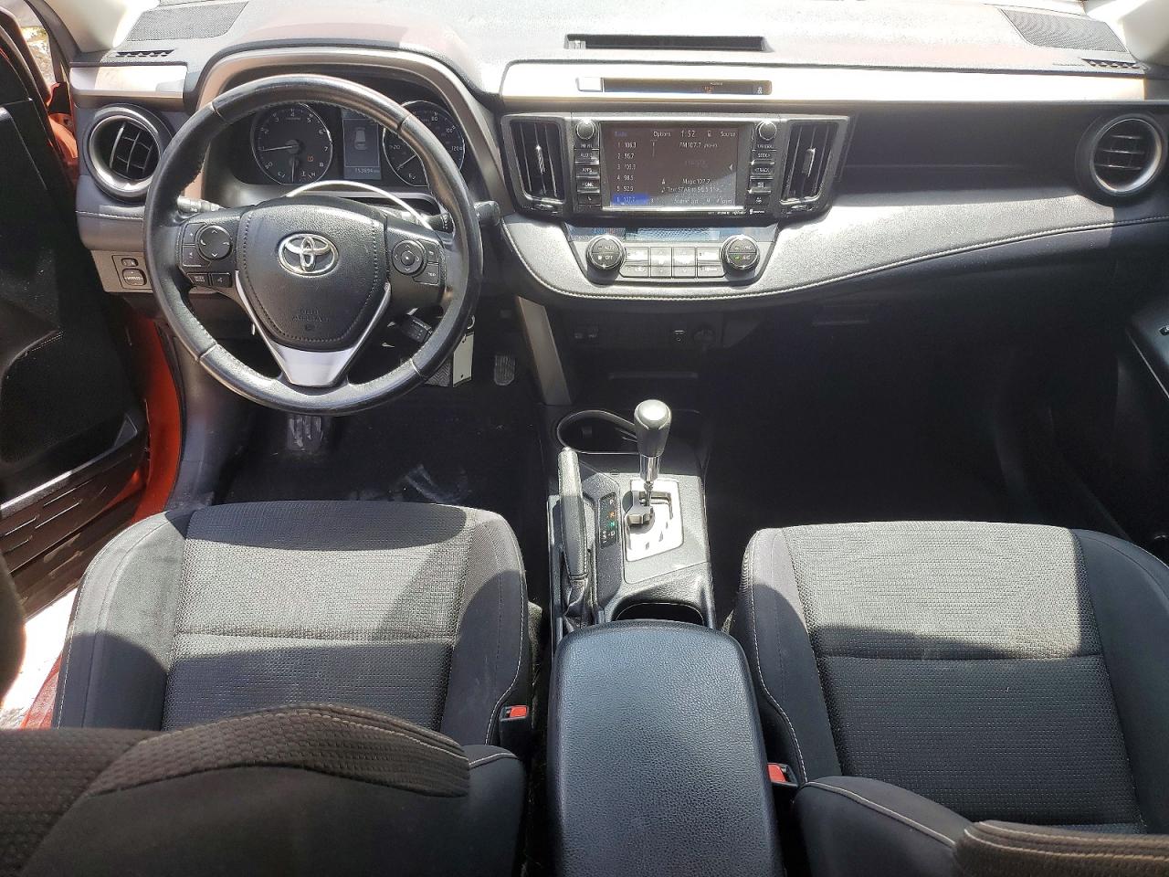 2016 TOYOTA RAV4 XLE photo 18