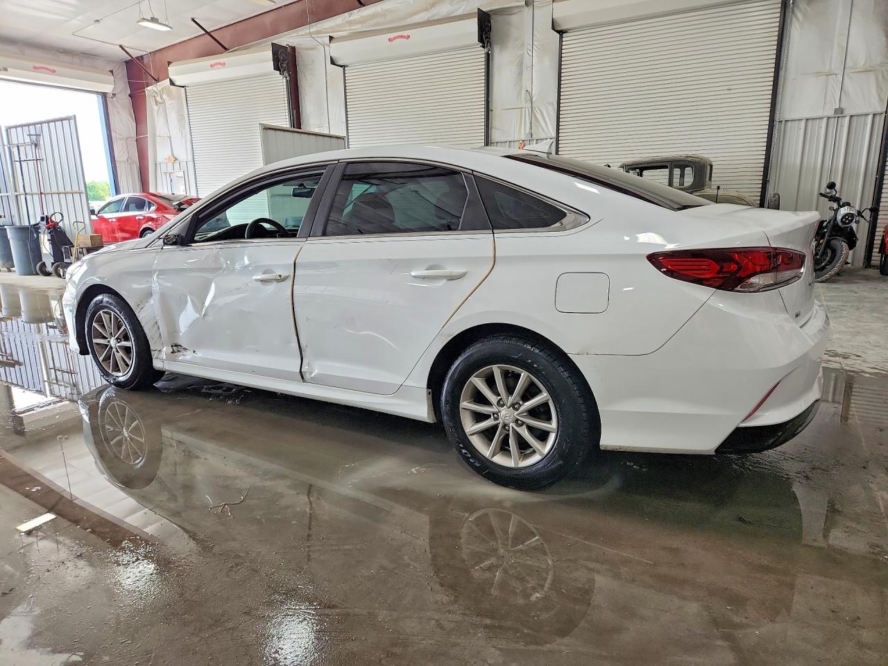 2018 HYUNDAI SONATA SE photo 2