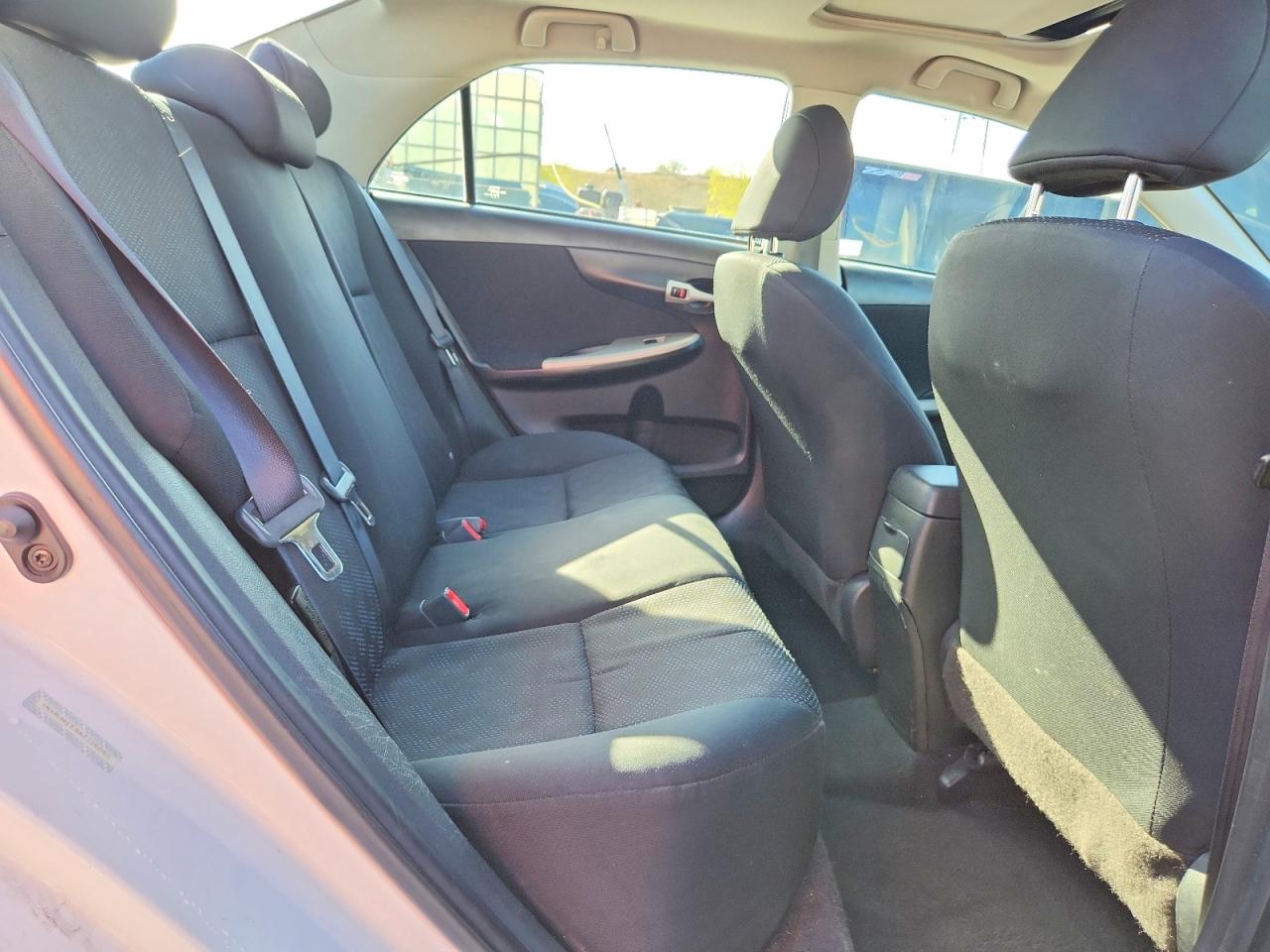 2010 TOYOTA COROLLA S photo 19