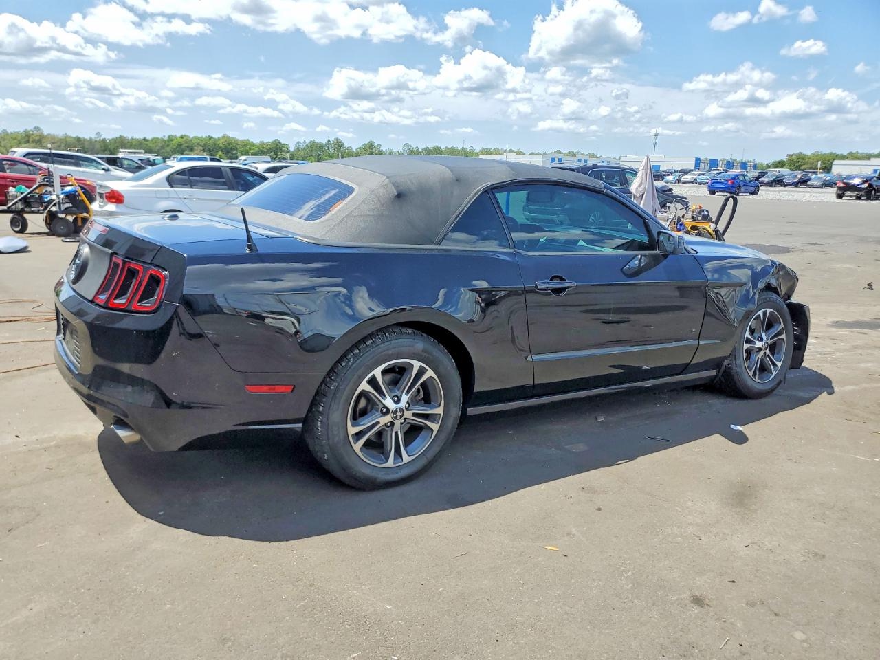 2014 FORD MUSTANG photo 7