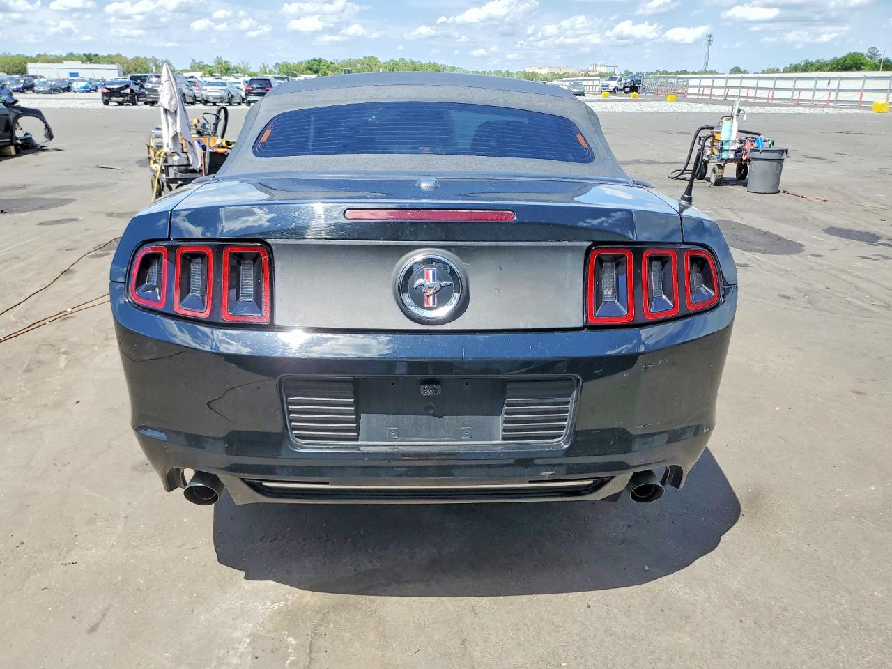 2014 FORD MUSTANG photo 16
