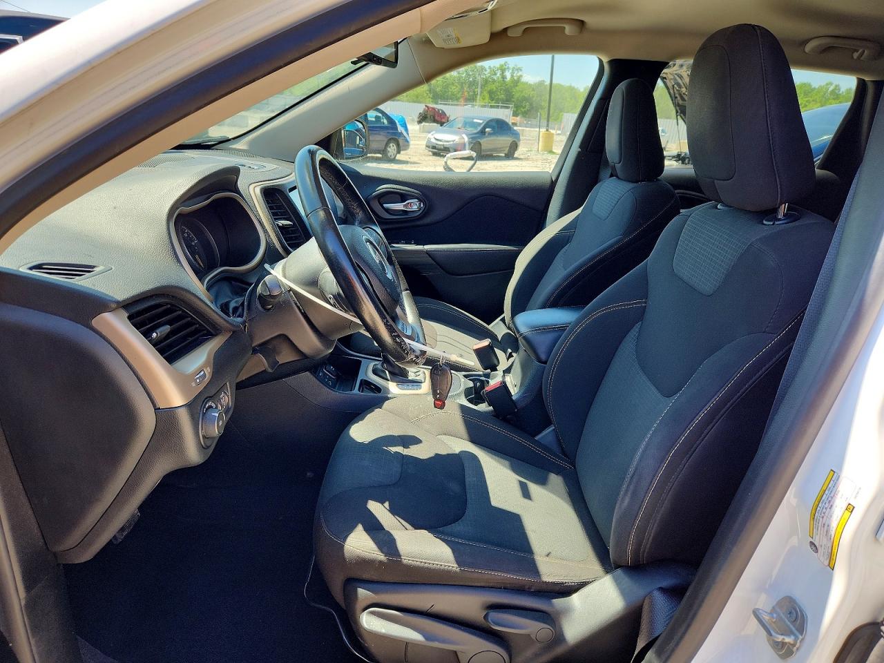 2016 JEEP CHEROKEE LATITUDE photo 13