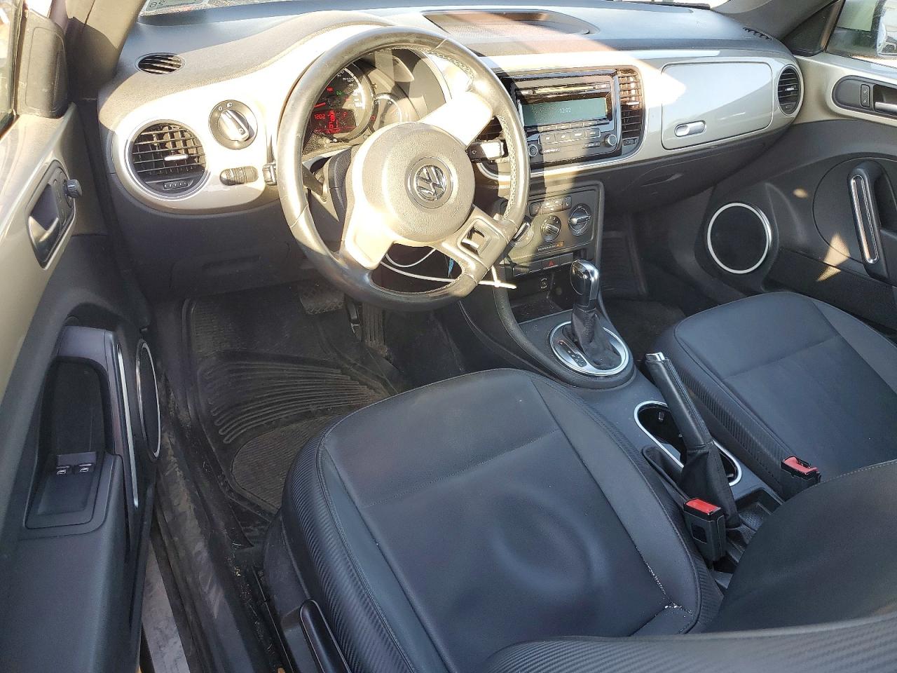 2013 VOLKSWAGEN BEETLE photo 15