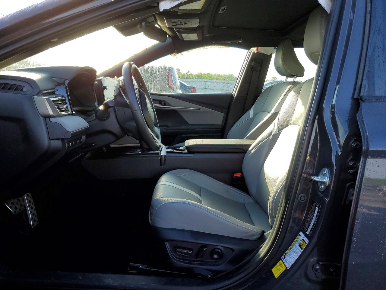 2025 TOYOTA CAMRY SE photo 13