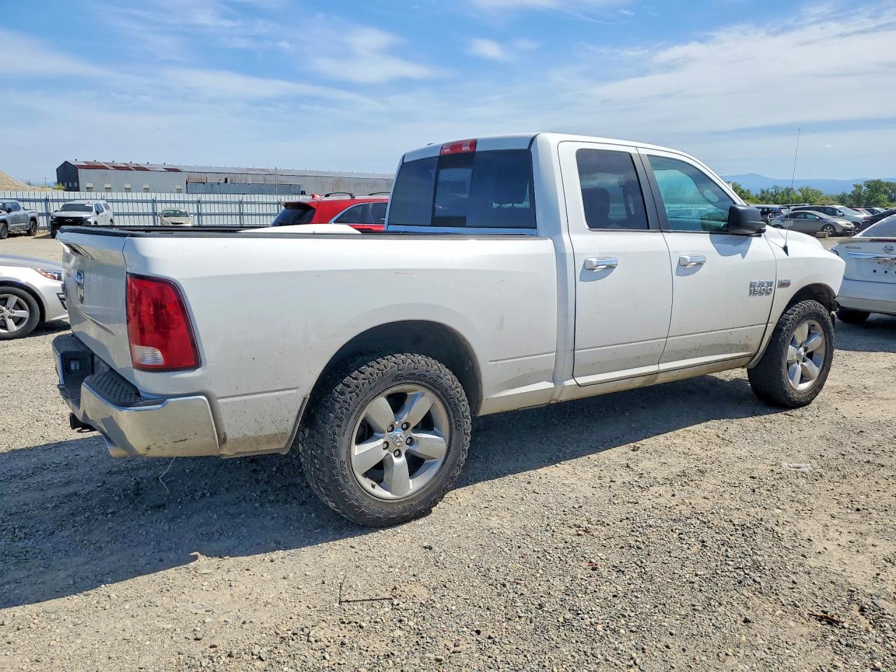 2016 RAM 1500 SLT photo 3