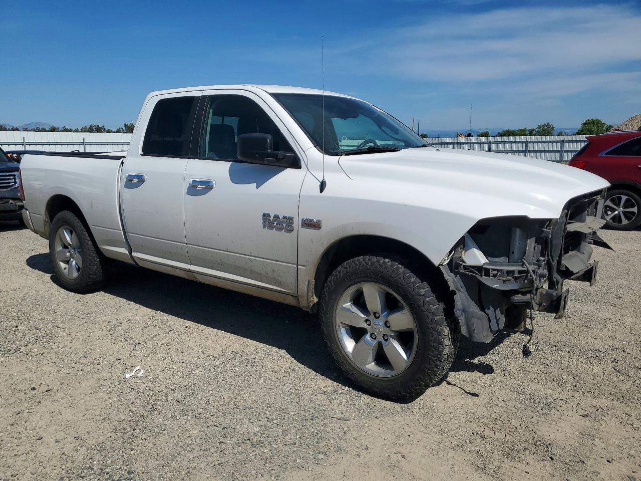 2016 RAM 1500 SLT photo 4