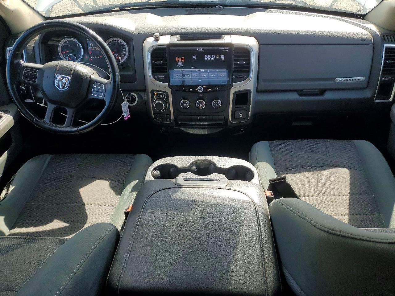 2016 RAM 1500 SLT photo 8