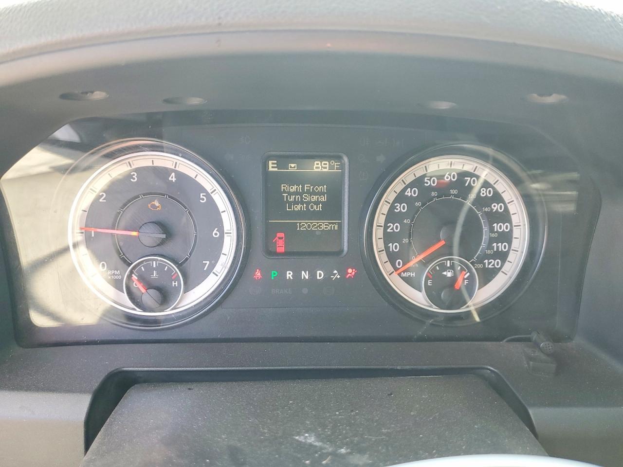 2016 RAM 1500 SLT photo 9