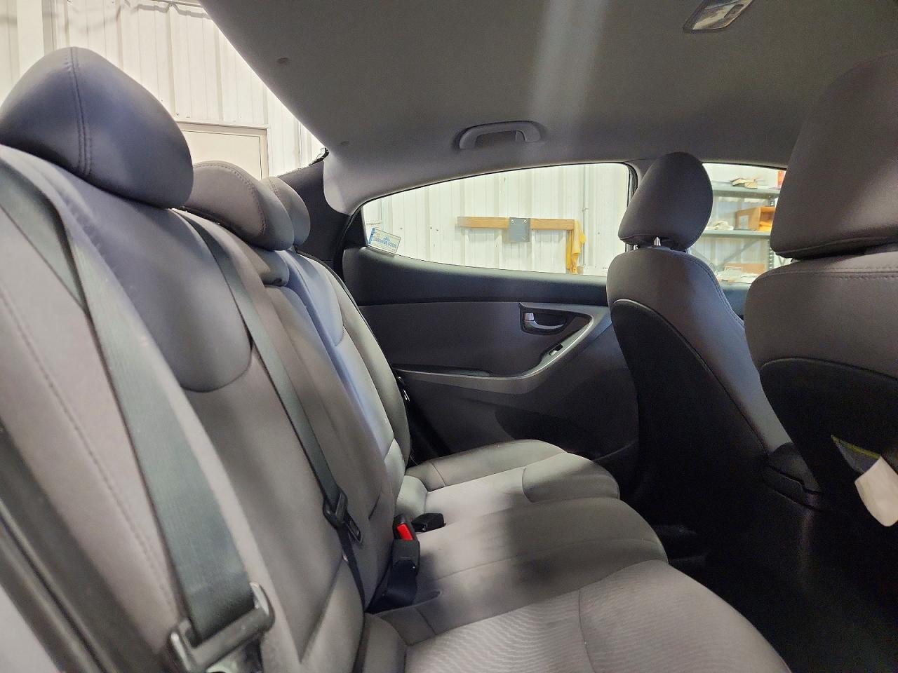 2016 HYUNDAI ELANTRA SE photo 19