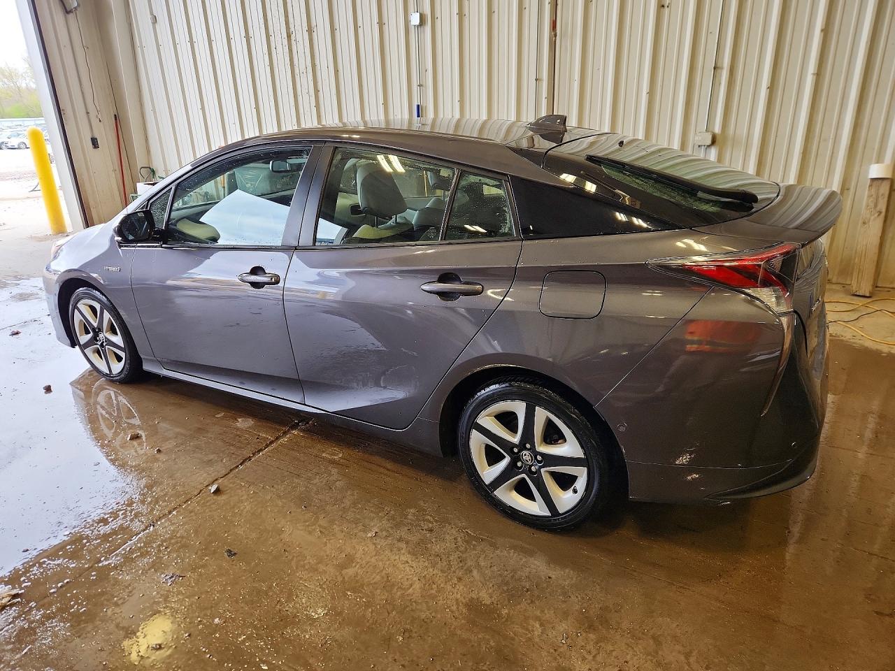 2016 TOYOTA PRIUS FOUR TOURING photo 4