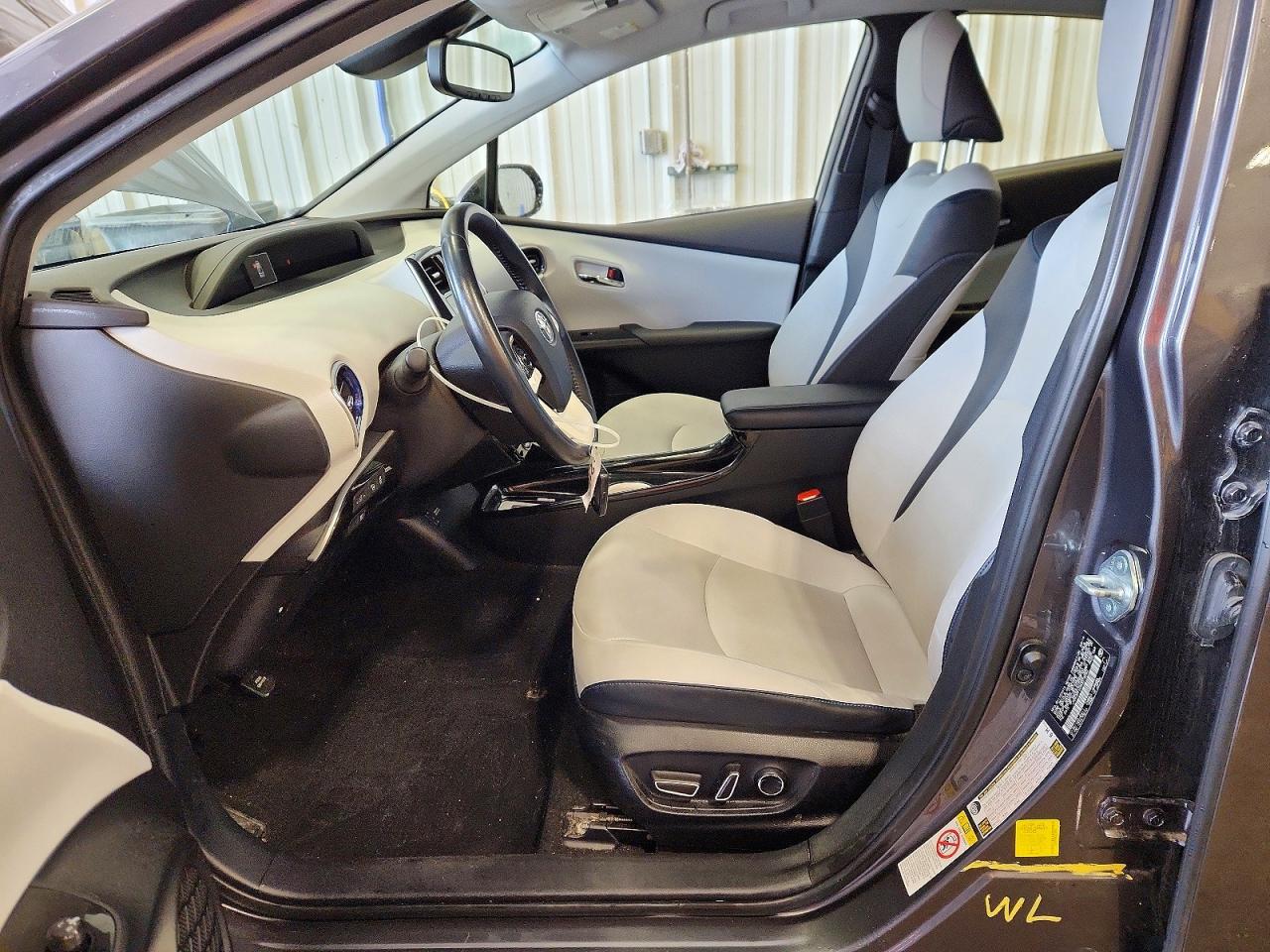 2016 TOYOTA PRIUS FOUR TOURING photo 19