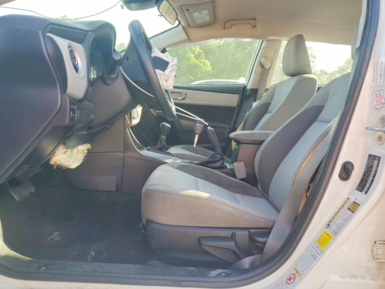 2019 TOYOTA COROLLA LE photo 13