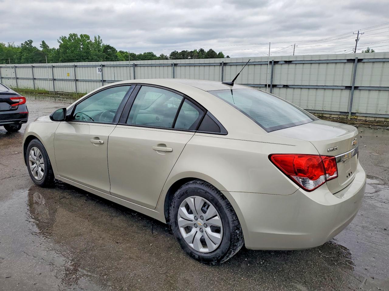2014 CHEVROLET CRUZE LS photo 3
