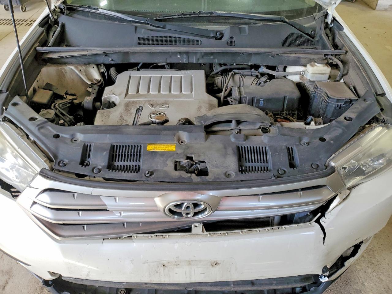 2013 TOYOTA HIGHLANDER BASE photo 34