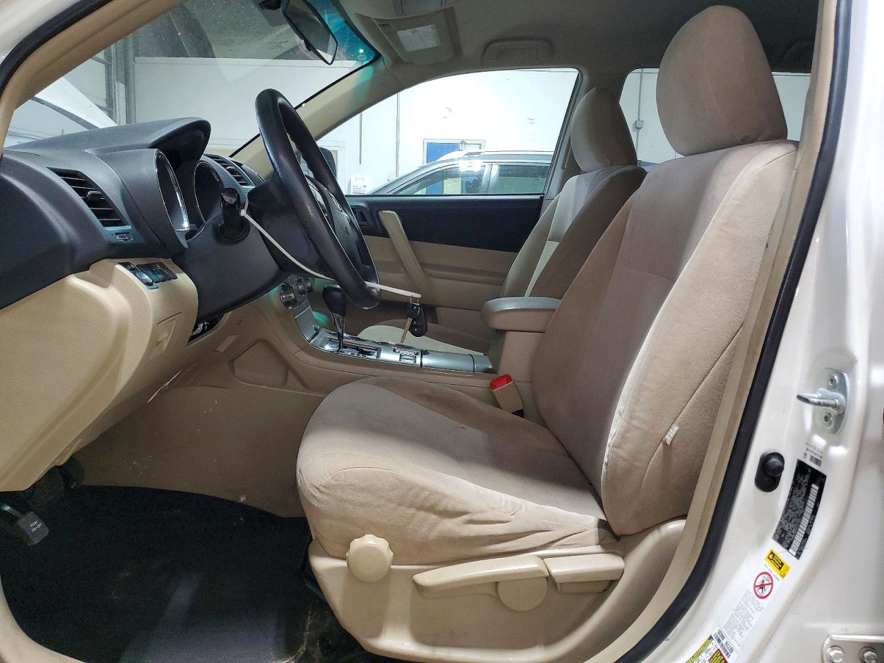 2013 TOYOTA HIGHLANDER BASE photo 19