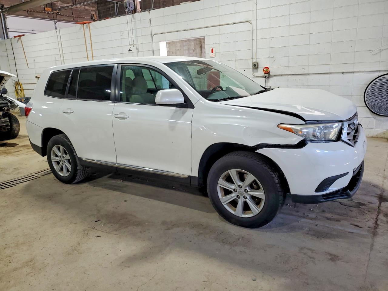 2013 TOYOTA HIGHLANDER BASE photo 10