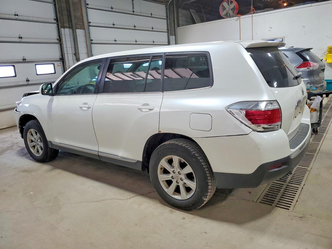 2013 TOYOTA HIGHLANDER BASE photo 4