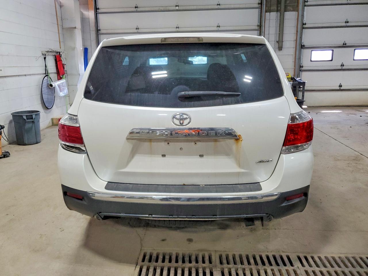 2013 TOYOTA HIGHLANDER BASE photo 16