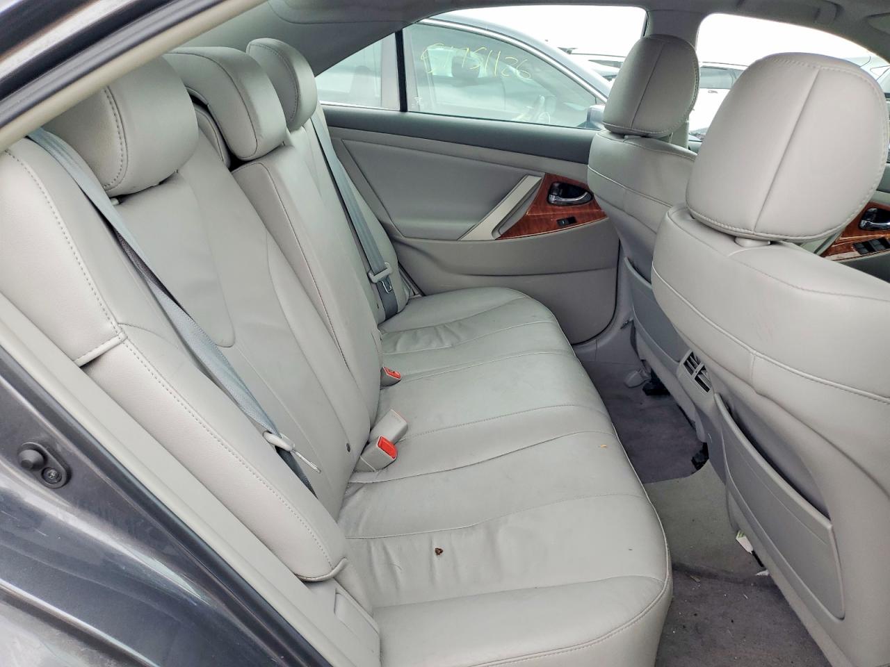 2010 TOYOTA CAMRY XLE photo 19