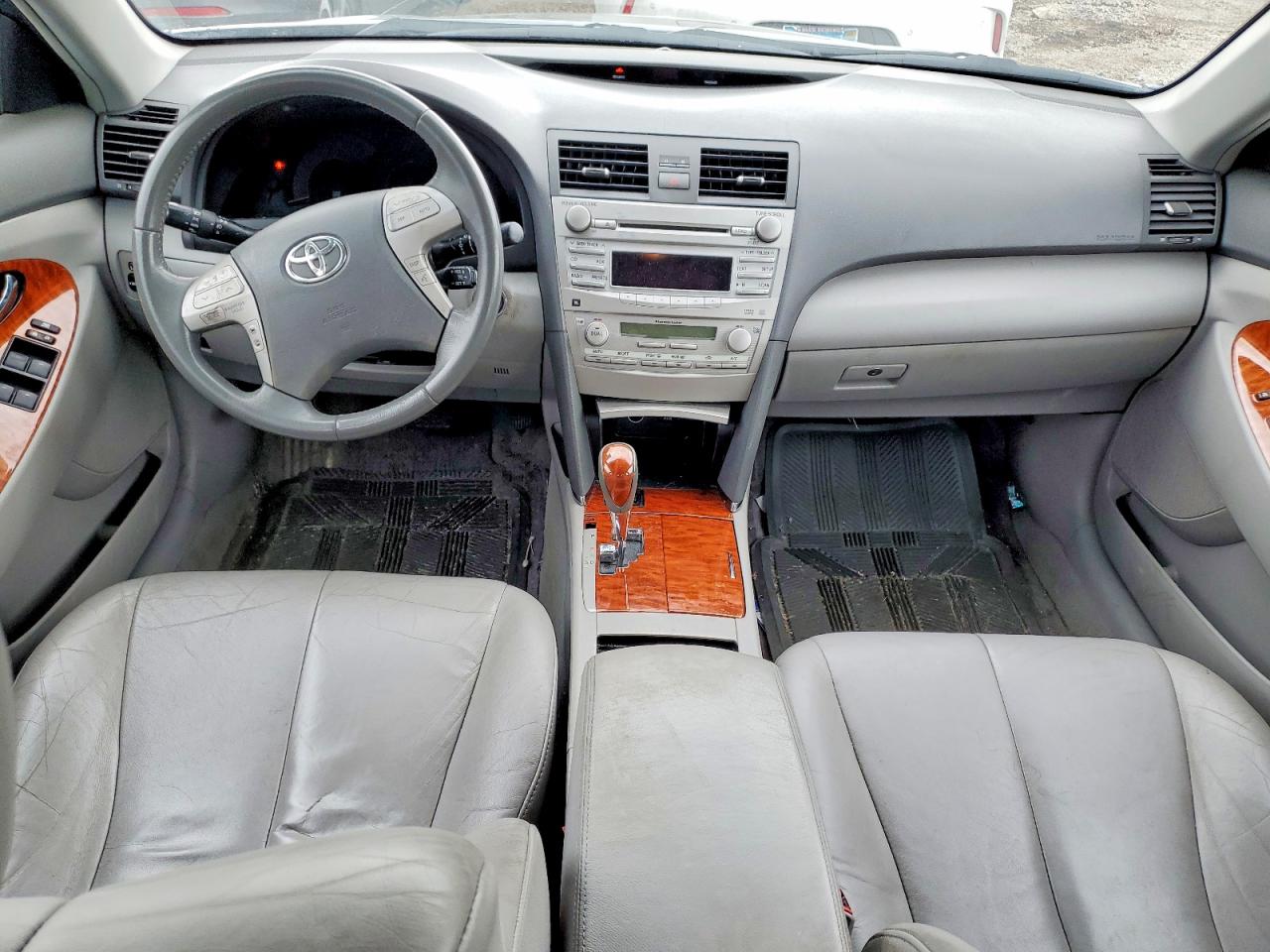 2010 TOYOTA CAMRY XLE photo 15