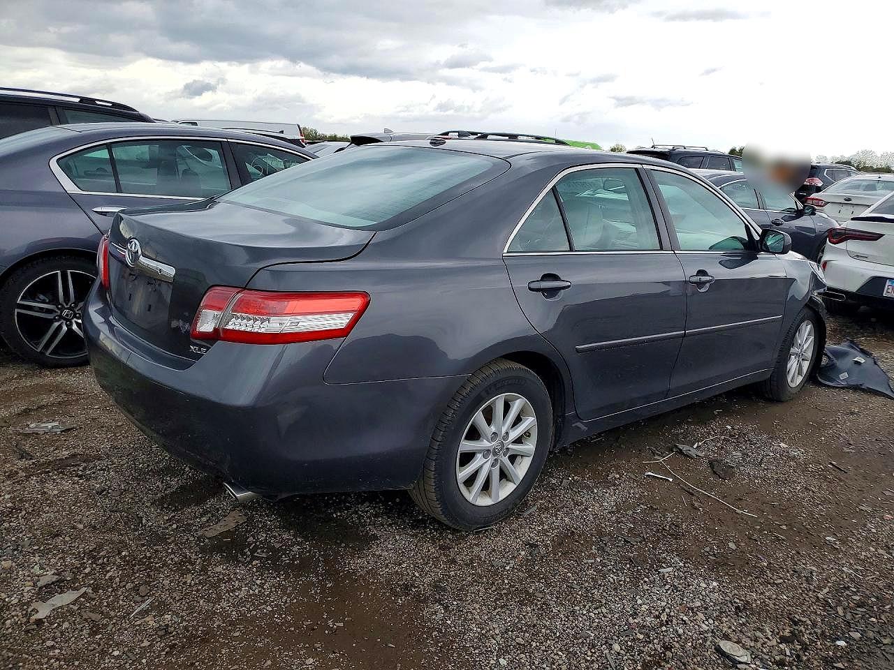 2010 TOYOTA CAMRY XLE photo 5
