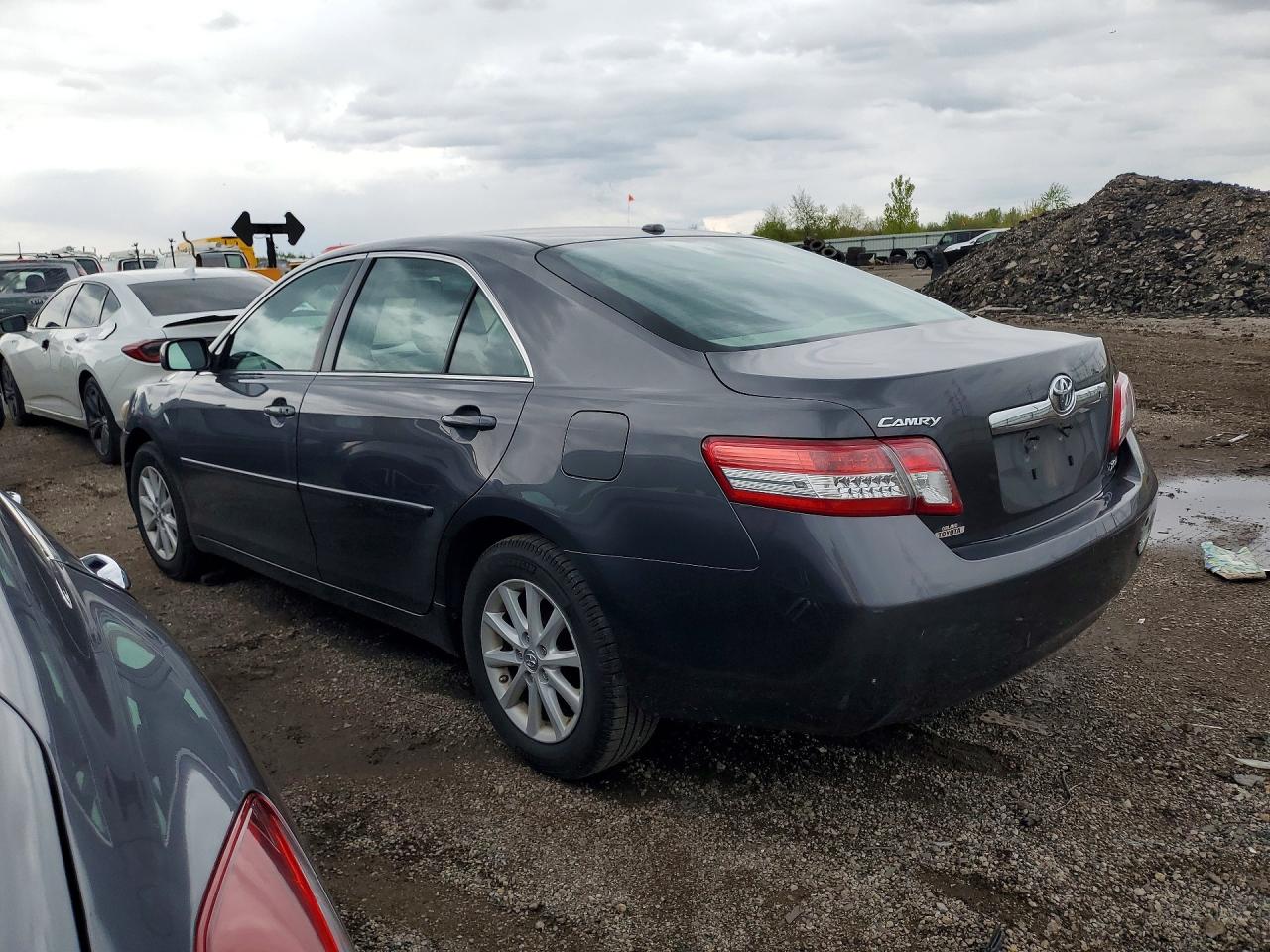 2010 TOYOTA CAMRY XLE photo 3