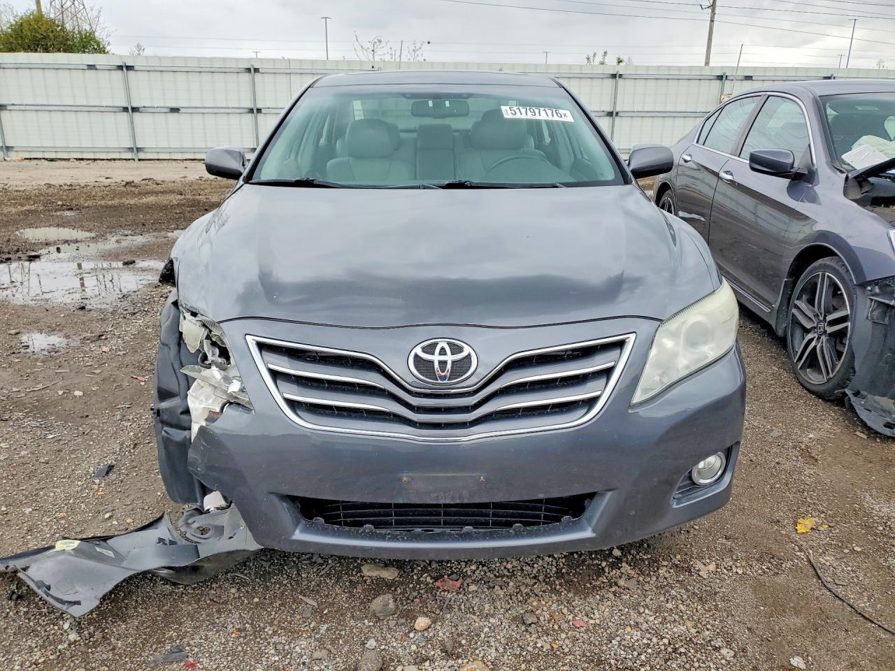 2010 TOYOTA CAMRY XLE photo 9