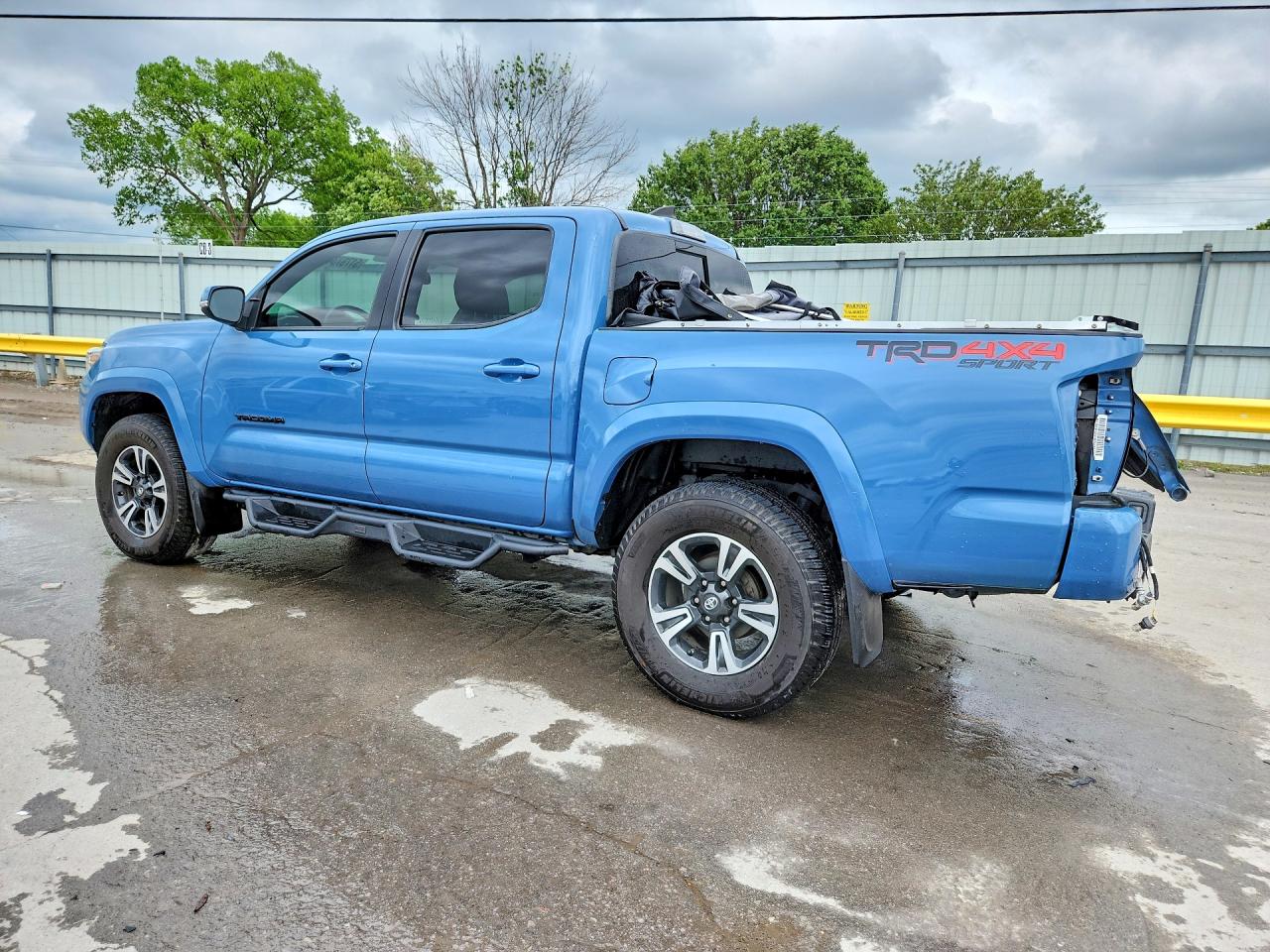 2019 TOYOTA TACOMA TRD SPORT photo 2