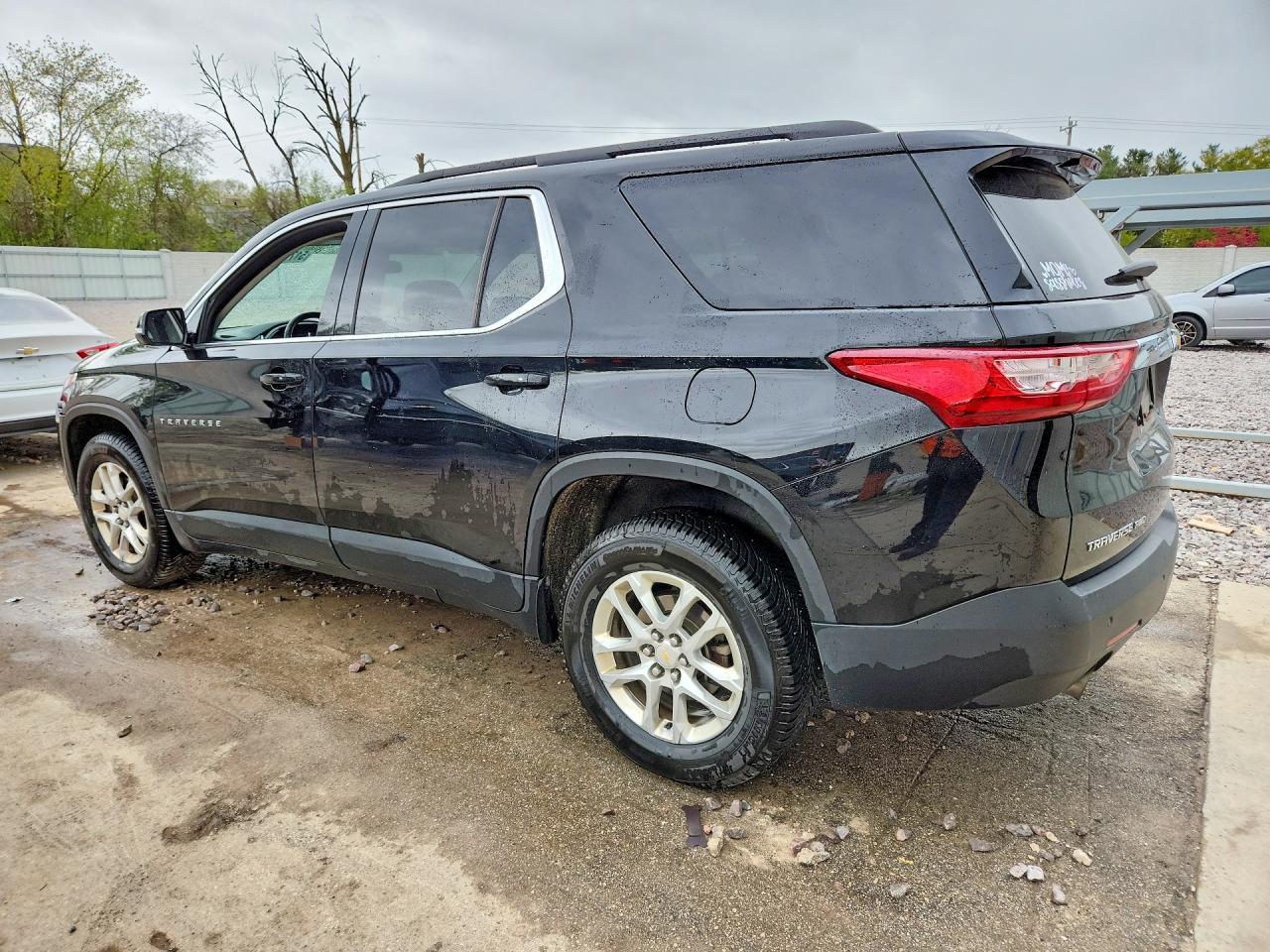 2019 CHEVROLET TRAVERSE LT photo 2