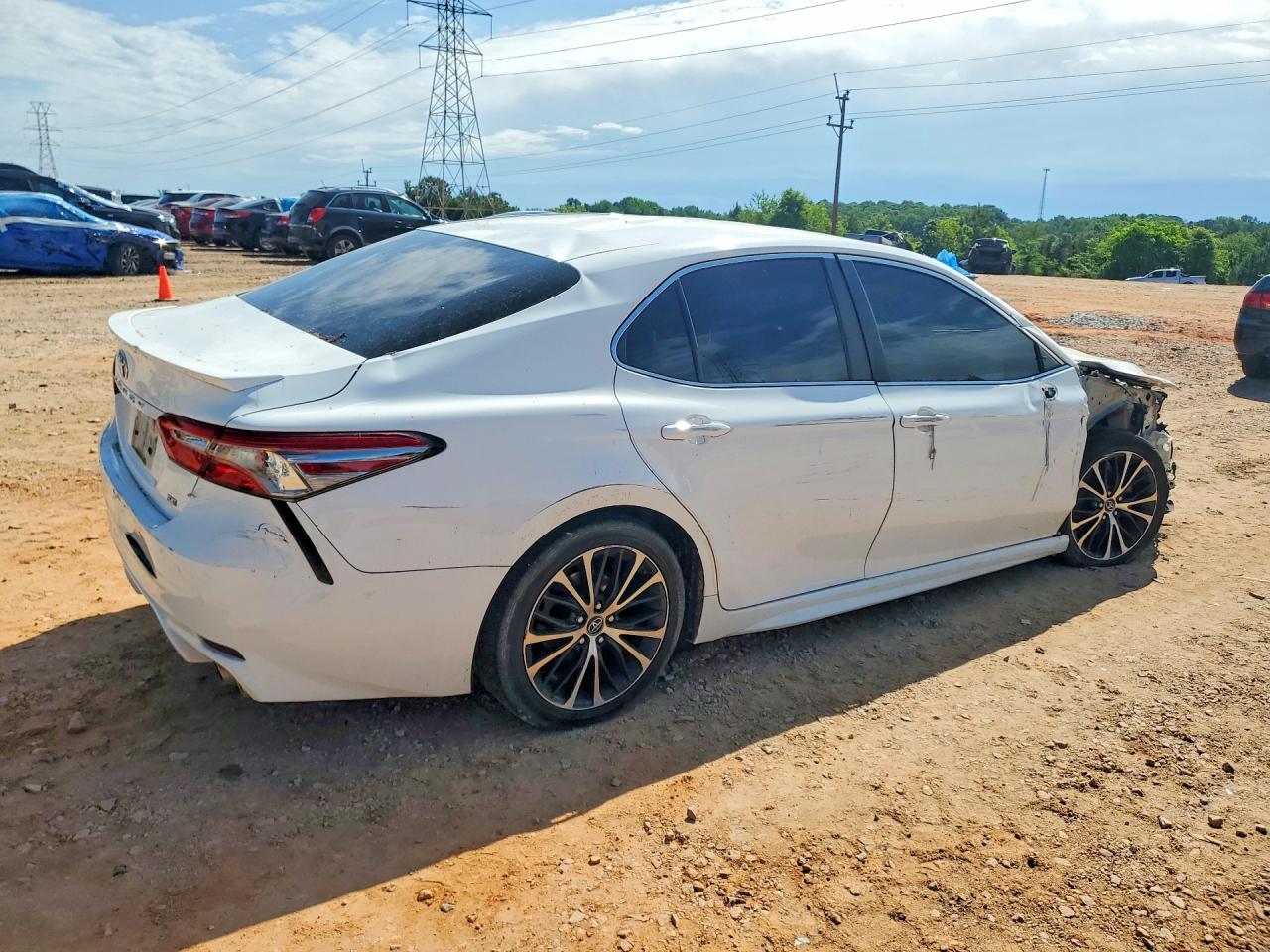 2018 TOYOTA CAMRY SE photo 5