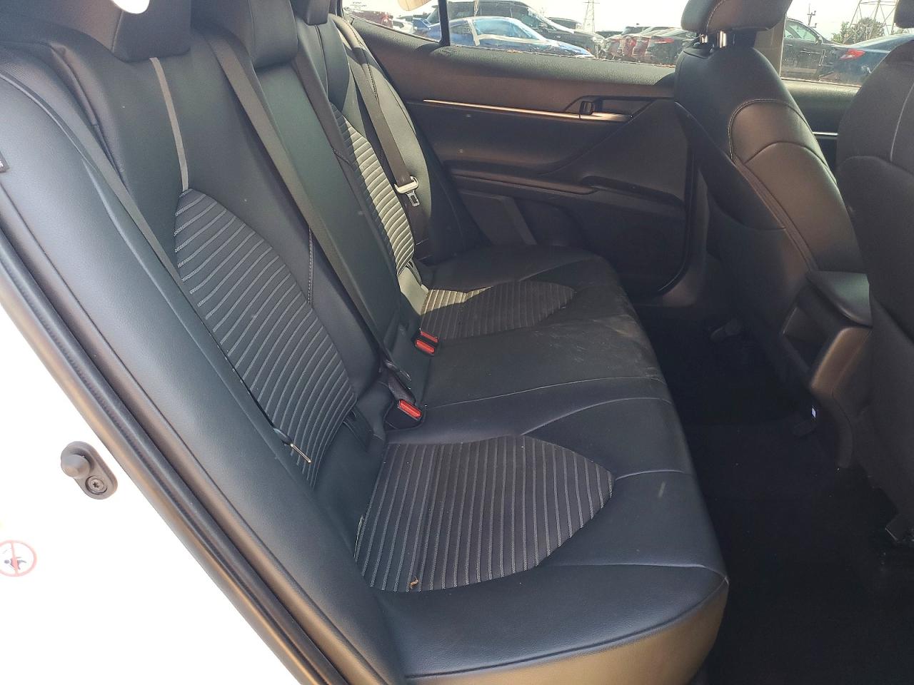 2018 TOYOTA CAMRY SE photo 19