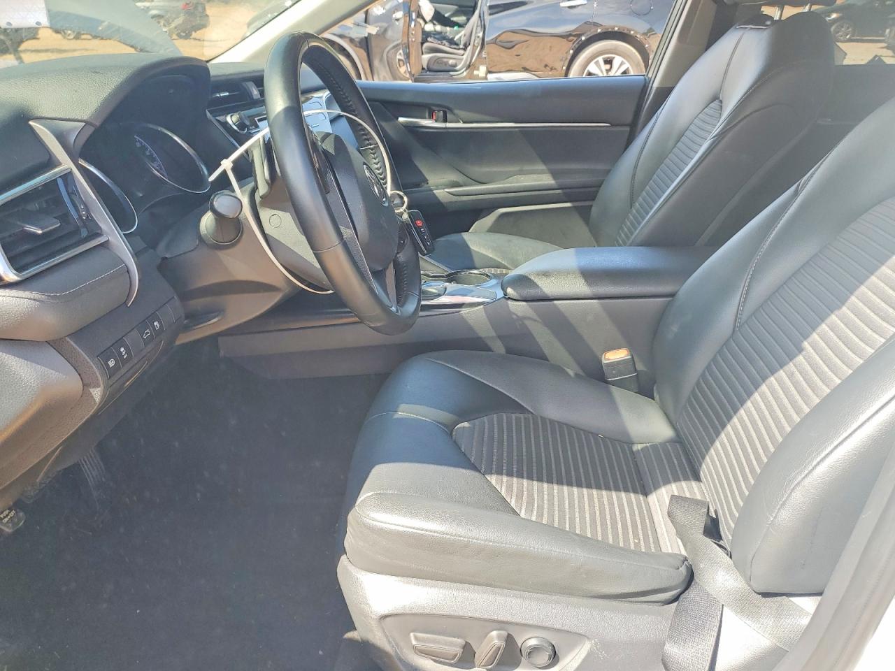 2018 TOYOTA CAMRY SE photo 13