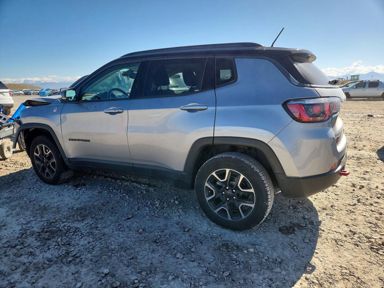 2019 JEEP COMPASS TRAILHAWK photo 2