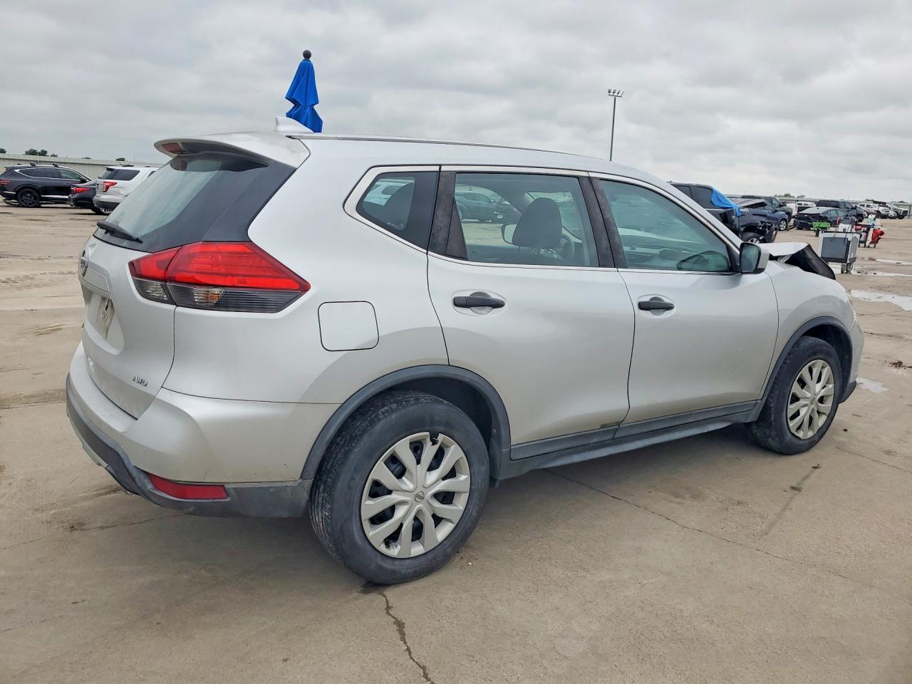 2017 NISSAN ROGUE S photo 7