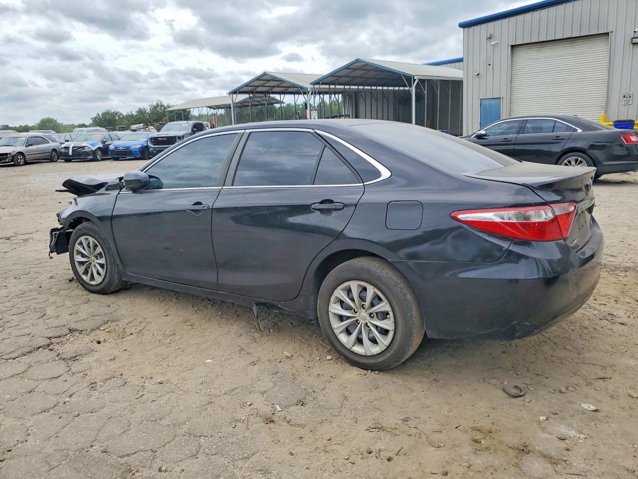 2015 TOYOTA CAMRY LE photo 4