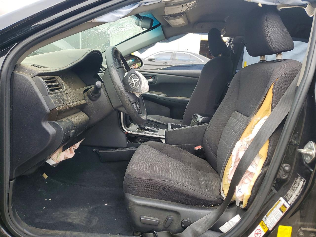 2015 TOYOTA CAMRY LE photo 19