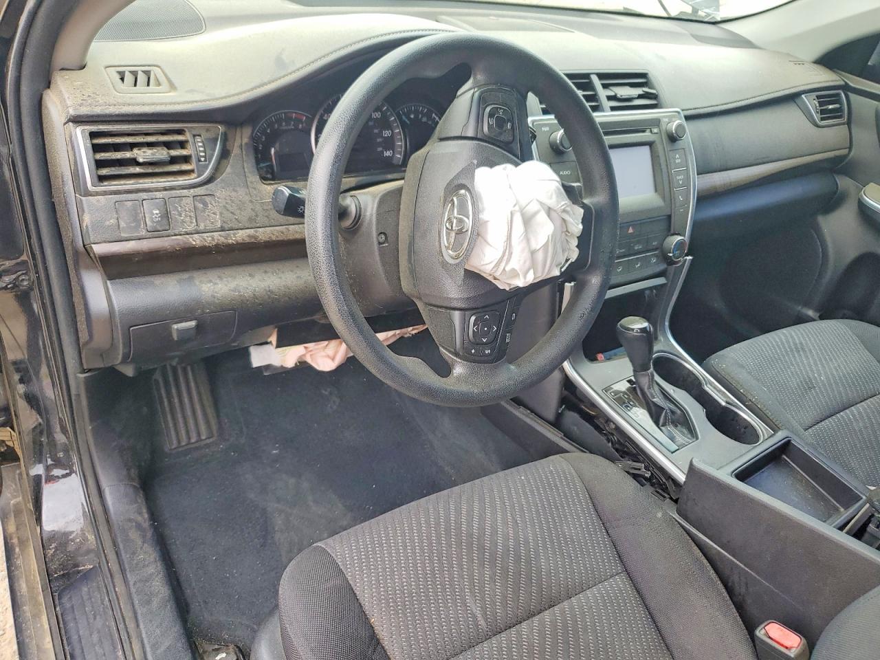 2015 TOYOTA CAMRY LE photo 22