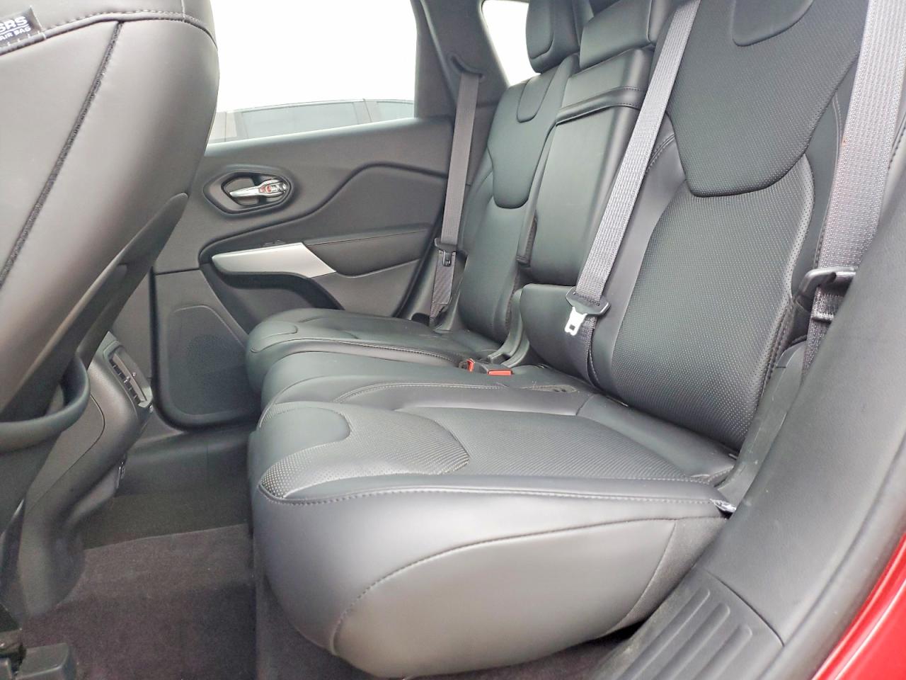 2017 JEEP CHEROKEE OVERLAND photo 21