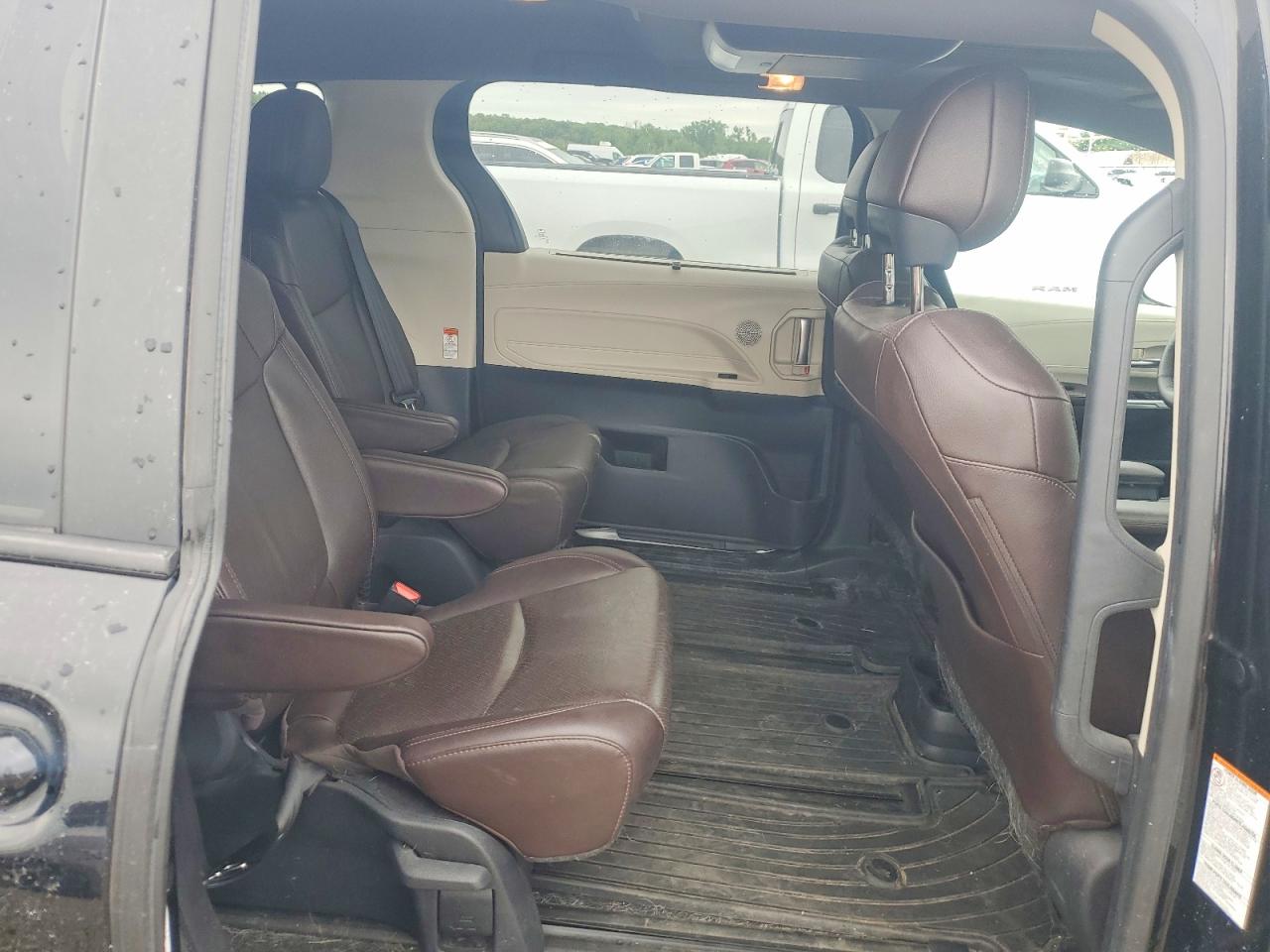2021 TOYOTA SIENNA PLATINUM 7-PASSENGER photo 21