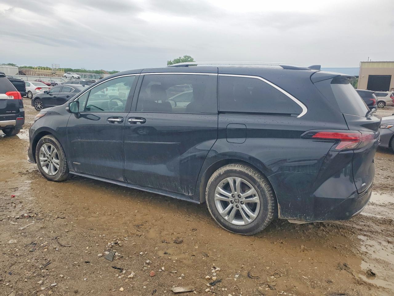 2021 TOYOTA SIENNA PLATINUM 7-PASSENGER photo 3