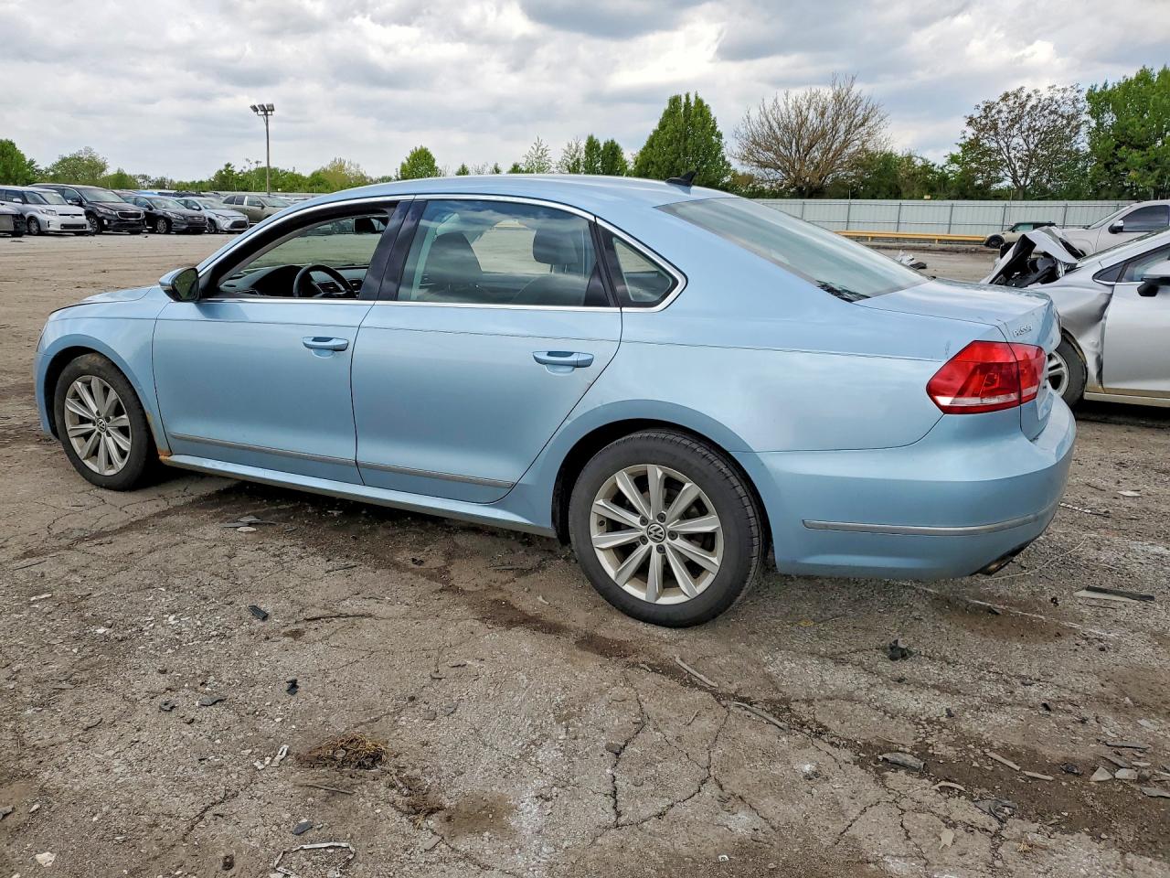 2012 VOLKSWAGEN PASSAT SEL photo 3