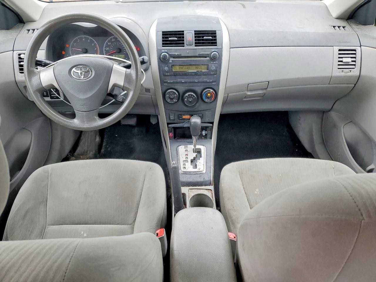 2010 TOYOTA COROLLA LE photo 15