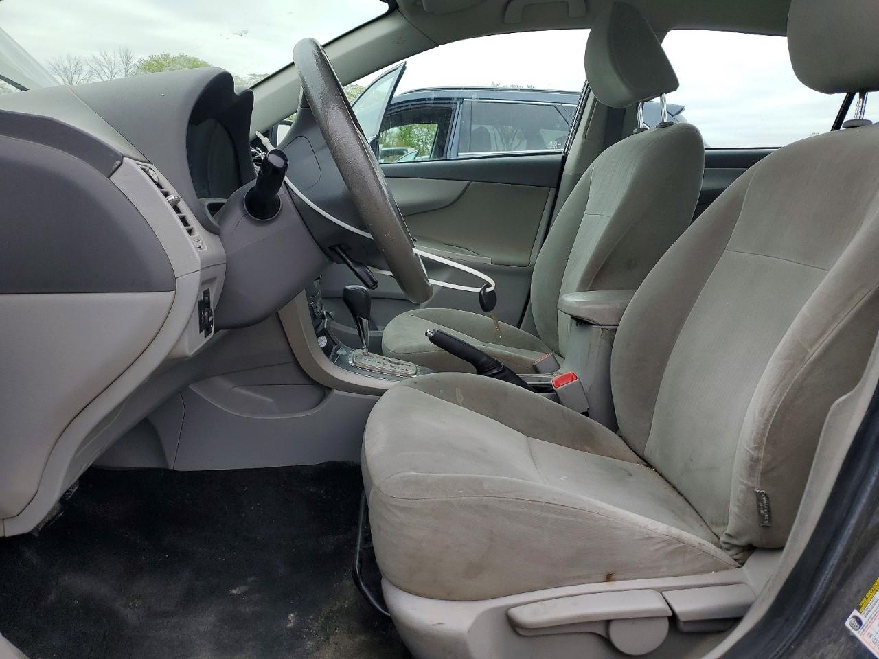 2010 TOYOTA COROLLA LE photo 13