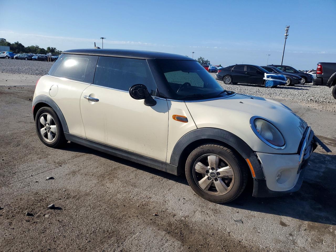 2017 MINI COOPER photo 4