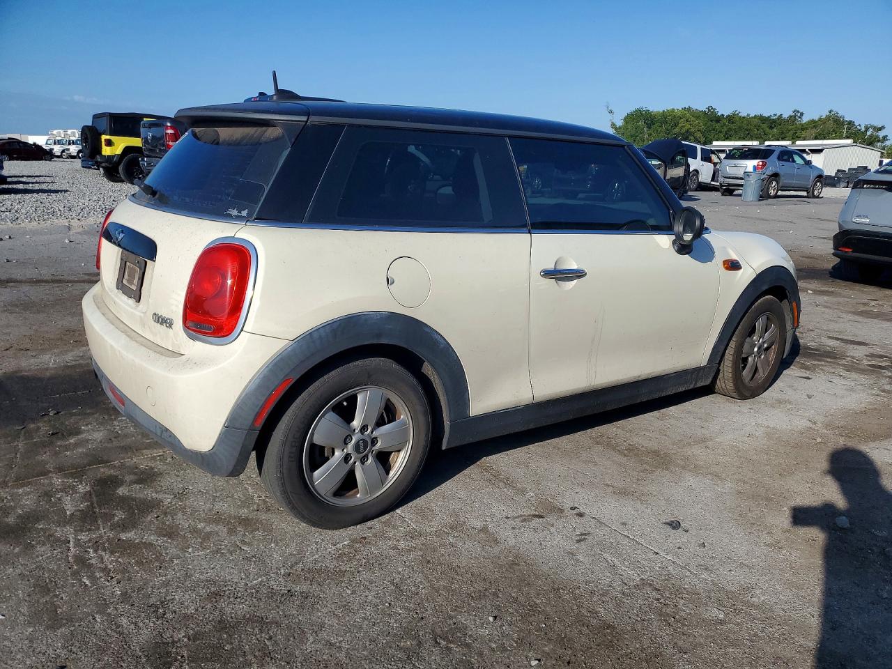 2017 MINI COOPER photo 3
