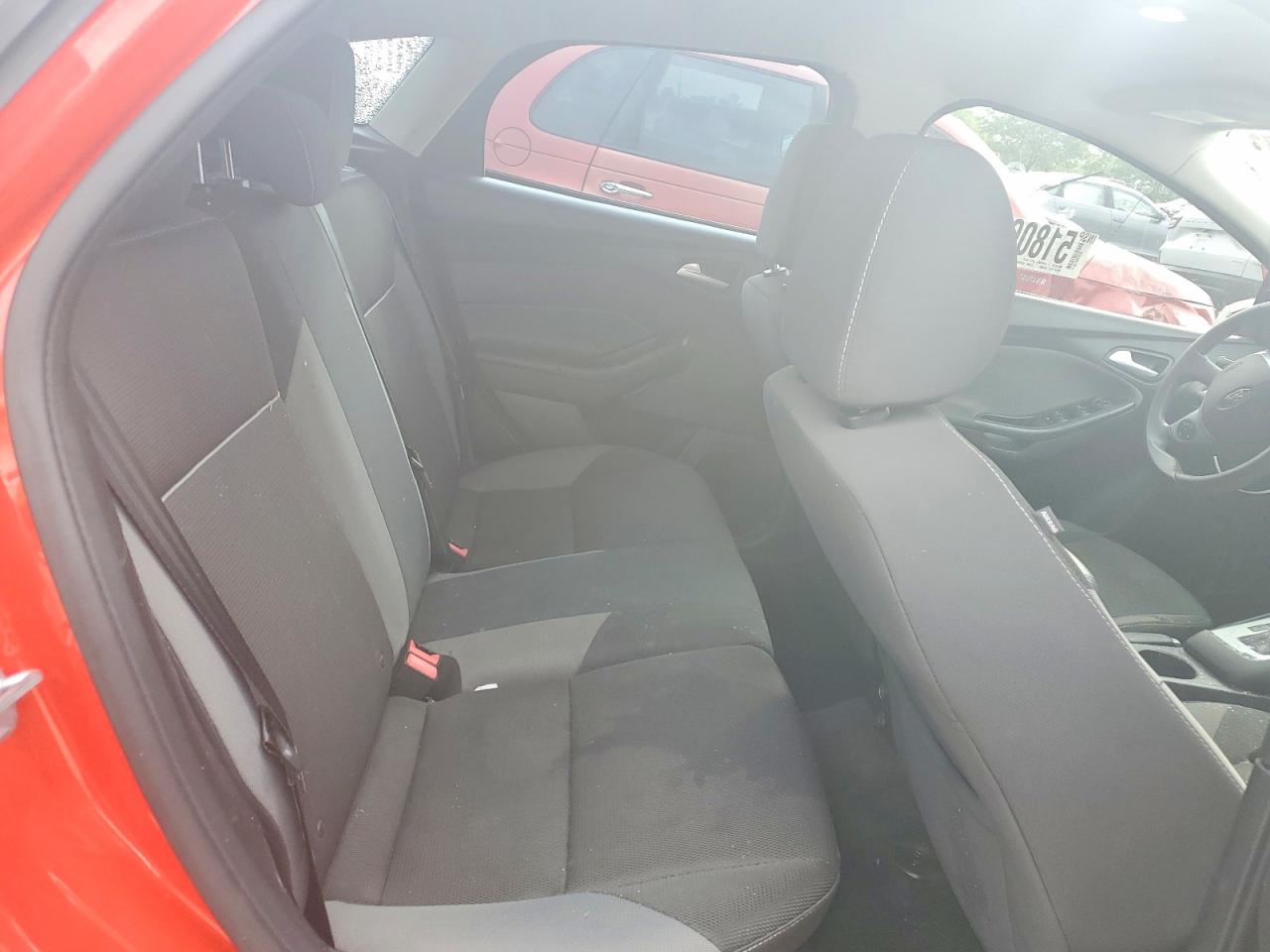 2014 FORD FOCUS SE photo 19