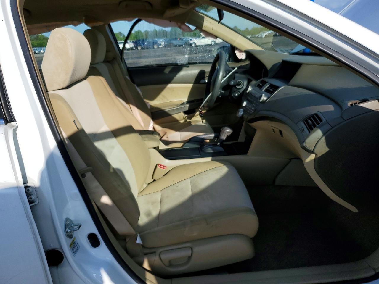 2009 HONDA ACCORD LX photo 13