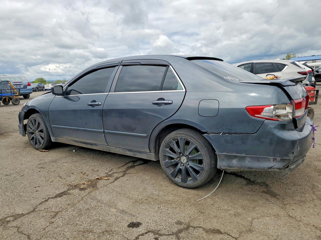 2004 HONDA ACCORD LX photo 2