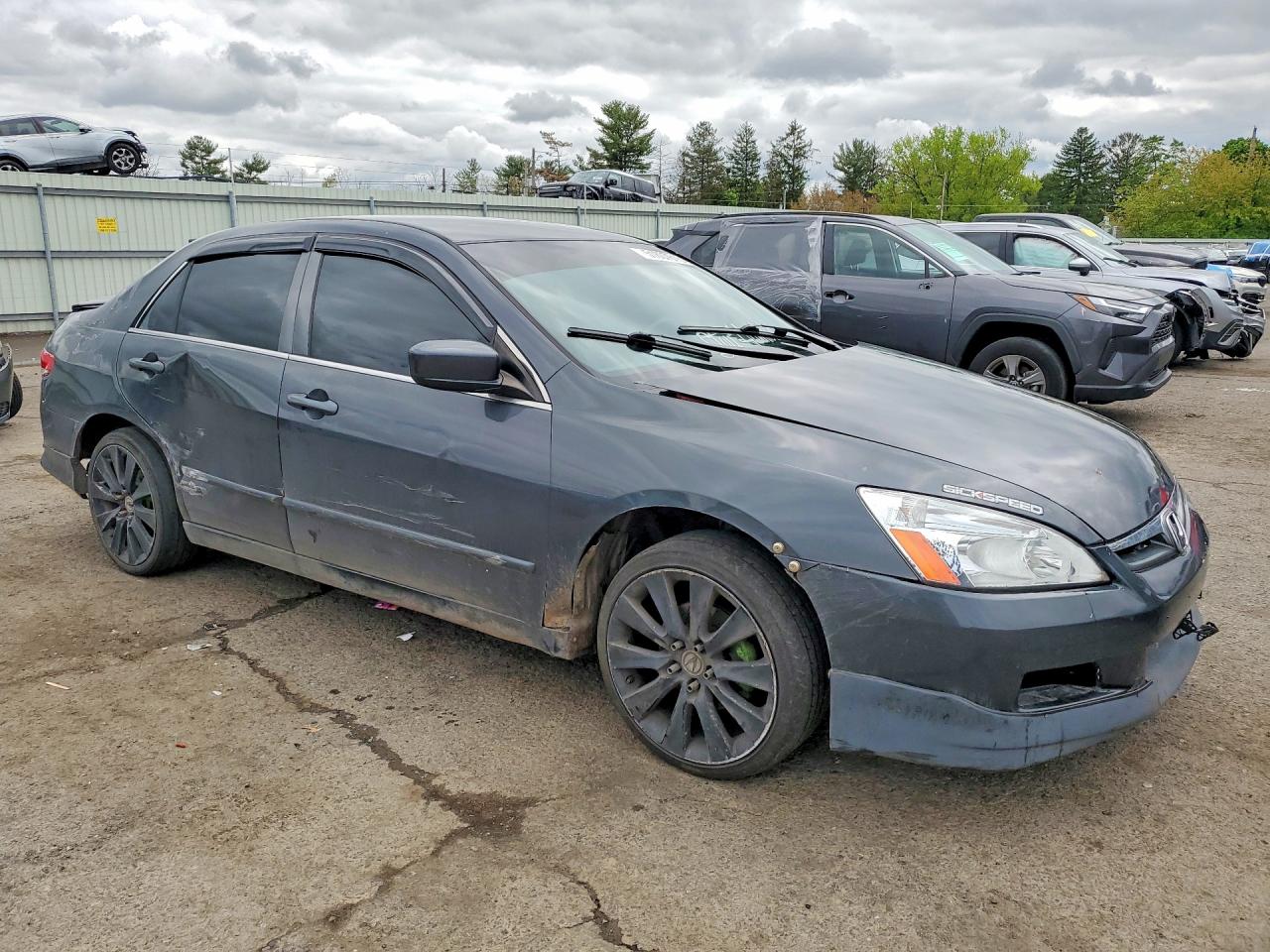 2004 HONDA ACCORD LX photo 4