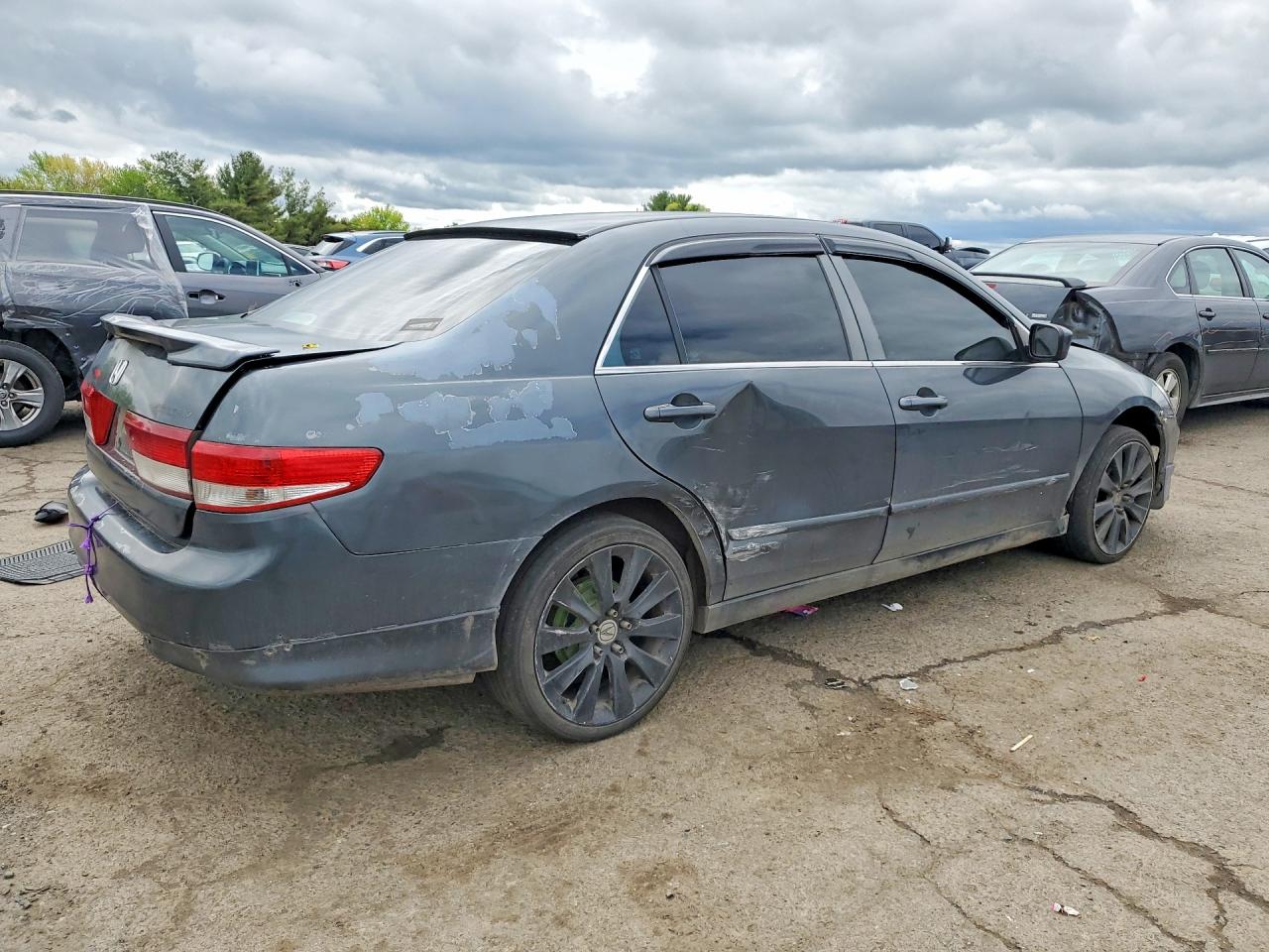 2004 HONDA ACCORD LX photo 3
